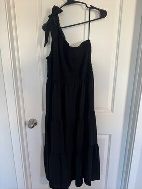 Women’s Black One-Shoulder Tiered Maxi Dress with Tie Strap